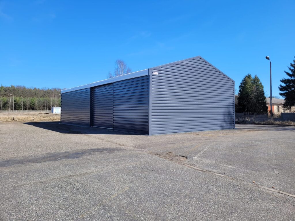 Hala-10x20x4-5-m-z-blachy-dwuspadowa-z-brama-dwuskrzydlowa-i-jednoskrzydlowa-2