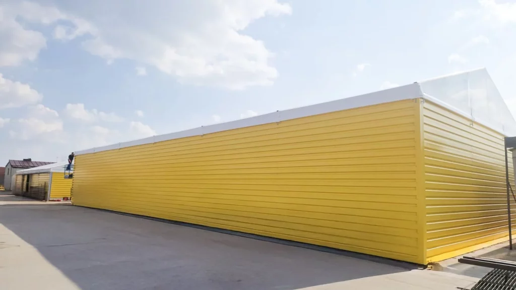 Hala-namiotowa-12x30x4-5-m-z-brama-przesuwna-i-podsufitka-z-folii-zbrojonej-3-2