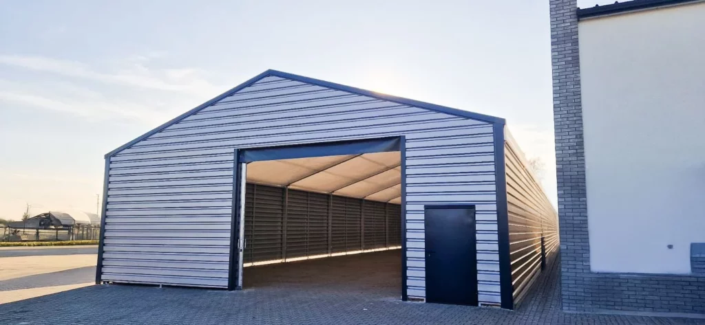Hala-namiotowa-12x30x4-m-z-indywidualna-obrobka-dolna-i-pokryciem-z-blachy-1